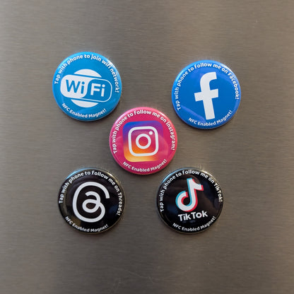 Pametni NFC magnet ili bedž za društvene mreže | Podijeli profil jednim dodirom | 4 cm