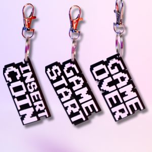 8-Bit Retro Game privjesak za ključeve – IKONSKI dizajn za gamere