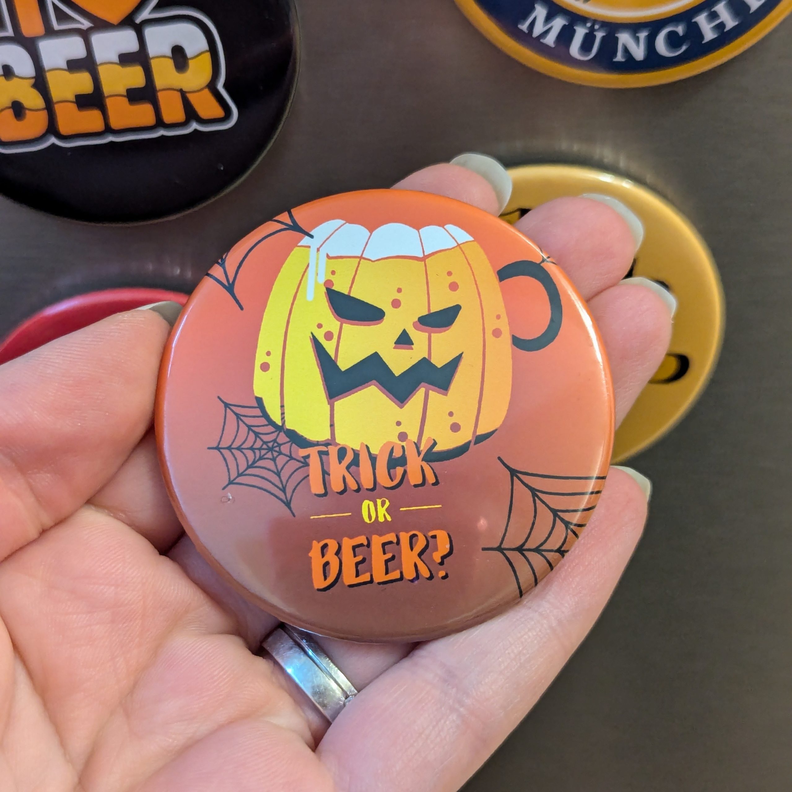 Magnetischer Flaschenöffner mit individuellem Text oder Bild - Personalisierter Bieröffner | Ø6 cm – Bild 2